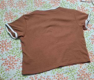 brown short tshirt