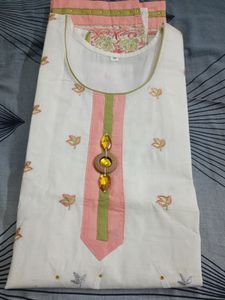 Elegant White Kurta with Floral Print