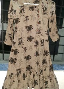 🌸 Floral Elegance – Knee-Length Top 🌸