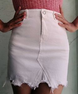 Pink Textured Sleeveless Top and white mini denim