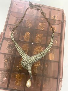 Sparkling Rhinestone Necklace with Pearl
