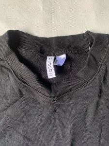 Black H&amp;M Cropped Sweatshirt