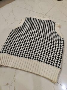 Houndstooth Knit Sweater Vest
