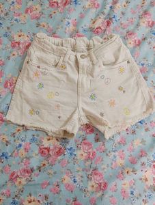3 Denim shorts for girls ( 6 to 8 years)