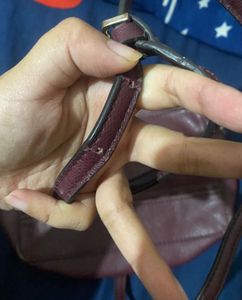 Stylish Guess Crossbody Bag (BUY in coins)