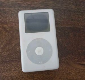Apple iPod Classic 4th Gen - Silver with charger
