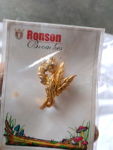 Broches &amp; Hand Bracelet
