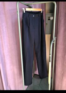 Chic Black Wide-Leg Trousers