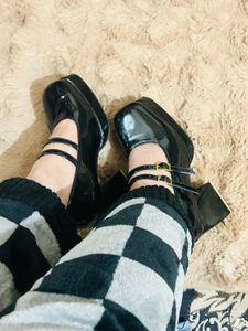 Modish Black Pupm Heels
