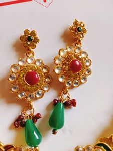Traditional Kundan Necklace Set