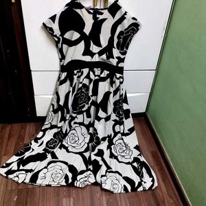 Chic Black &amp; White Rose Print A-line  Dress