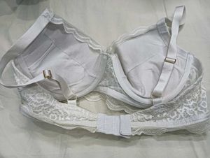 White💛 pedded Lace Trim Bra