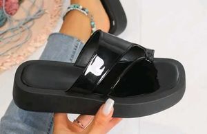 Chic Black Platform Thong Sandals