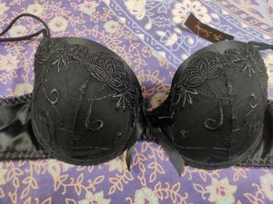 Black Sexy Padded Bra With Bow & Lace Detailing.