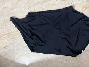 Black One-Shoulder Swimsuit