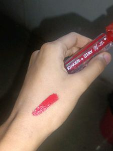 HUDAKISS Stay Matte LipGloss Blood Red