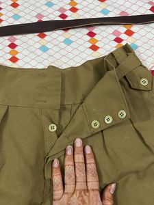 Stylish Khaki Shorts with Belt