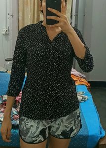 White and black polka dot top🩷