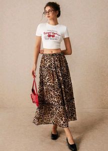 Y2K Chic leopard print skirt