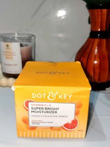 Dot & Key Vitamin C+E Super Bright Moisturizer