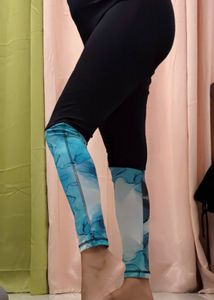 Stylish Yoga Pants with Blue Marble Print