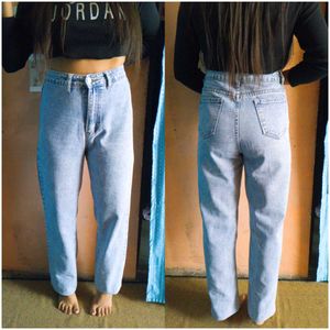 ✨High Waisted Light Wash Jeans✨