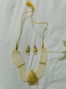 Elegant Pearl and Necklace Set