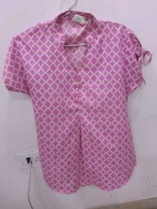 Chic Pink &amp; White Geometric Print Top