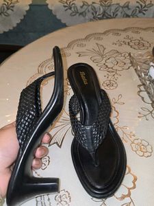 BATA BLACK FLAT HEEL SANDLES