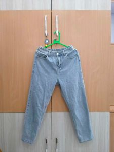 Light Wash Boyfriend Jeans