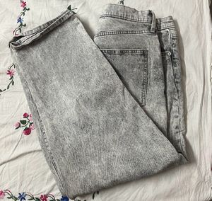 Acid wash baggy jeans