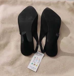 Monrow Black Heels