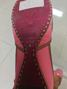 Pink Embroidered Juttis