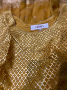 YTILAUQWBeautiful   Branded Lehnga Choli.     Heav