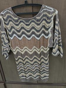 Chic Wavy Pattern Top
