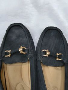 Stylish Black Loafers with Gold Accent