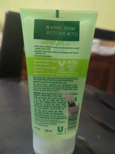 Simple Refreshing Facial Wash