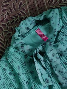Chic Teal Floral Pleated top 🐬✨