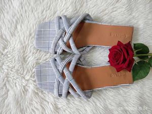 Stylish Bow &amp; Plaid Sandals