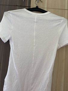 1. H&amp;M Cotton Fitted tshirt