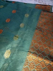 Green &amp; Gold Patterned Scarf