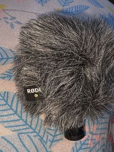 Rode Deadcat Windscreen &amp; Mount