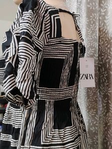 Chic Black &amp; White Geometric Print Midi Dress