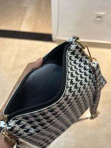 Chic Houndstooth Crossbody Bag