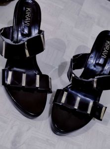 Kiravi Black Golden Heels 👠