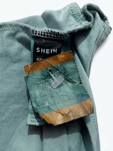 🌼SHEIN Sleeveless Top🌼