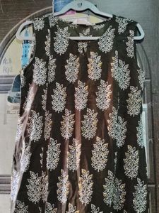 SLEEVLESS KURTA