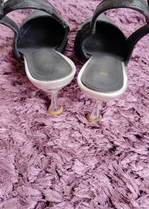 Chic Black Slingback Heels