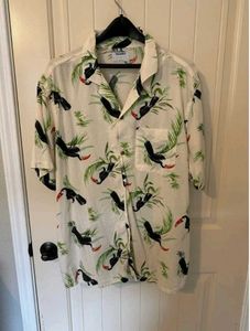 Top style. Old Navy Tropical Toucan Print Shirt