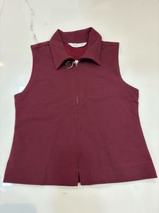 Azorte Chic Maroon Zipper Collar Sleeveless Top